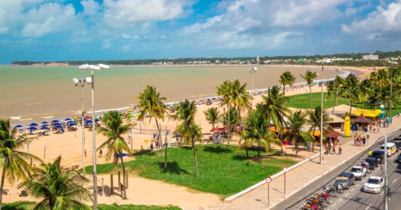 Mercado imobiliário da Paraíba: vista da Praia do Cabo Branco em João Pessoa, ponto estratégico para quem deseja investir agora em joao pessoa e região metropolitana